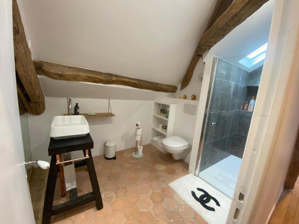 Loft Dans Le Clocher Face Au Chateau Lägenhet Bonnelles Exteriör bild