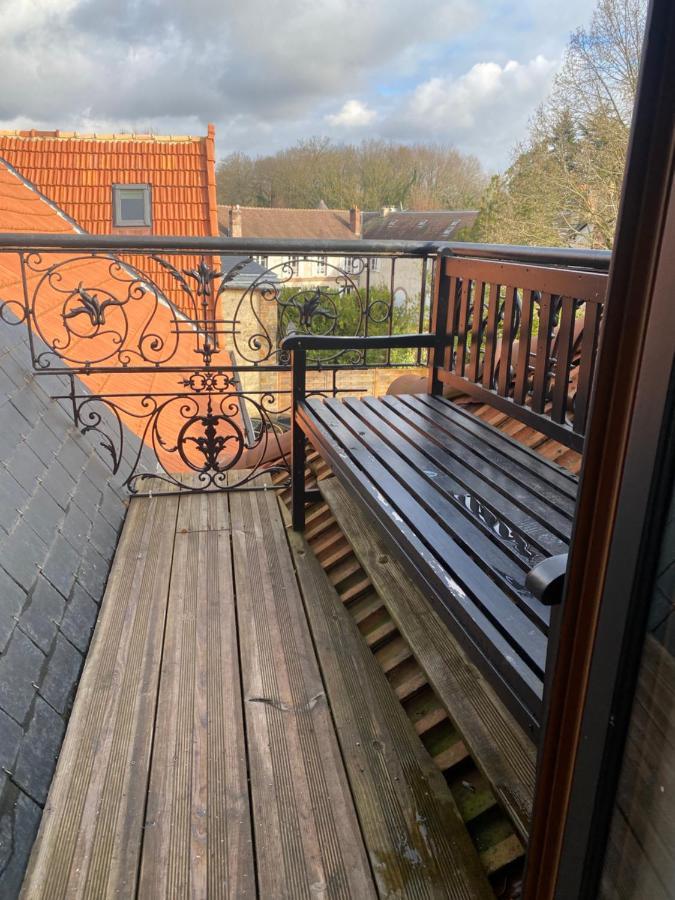Loft Dans Le Clocher Face Au Chateau Bonnelles Exteriör bild