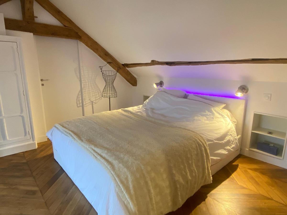 Loft Dans Le Clocher Face Au Chateau Bonnelles Exteriör bild