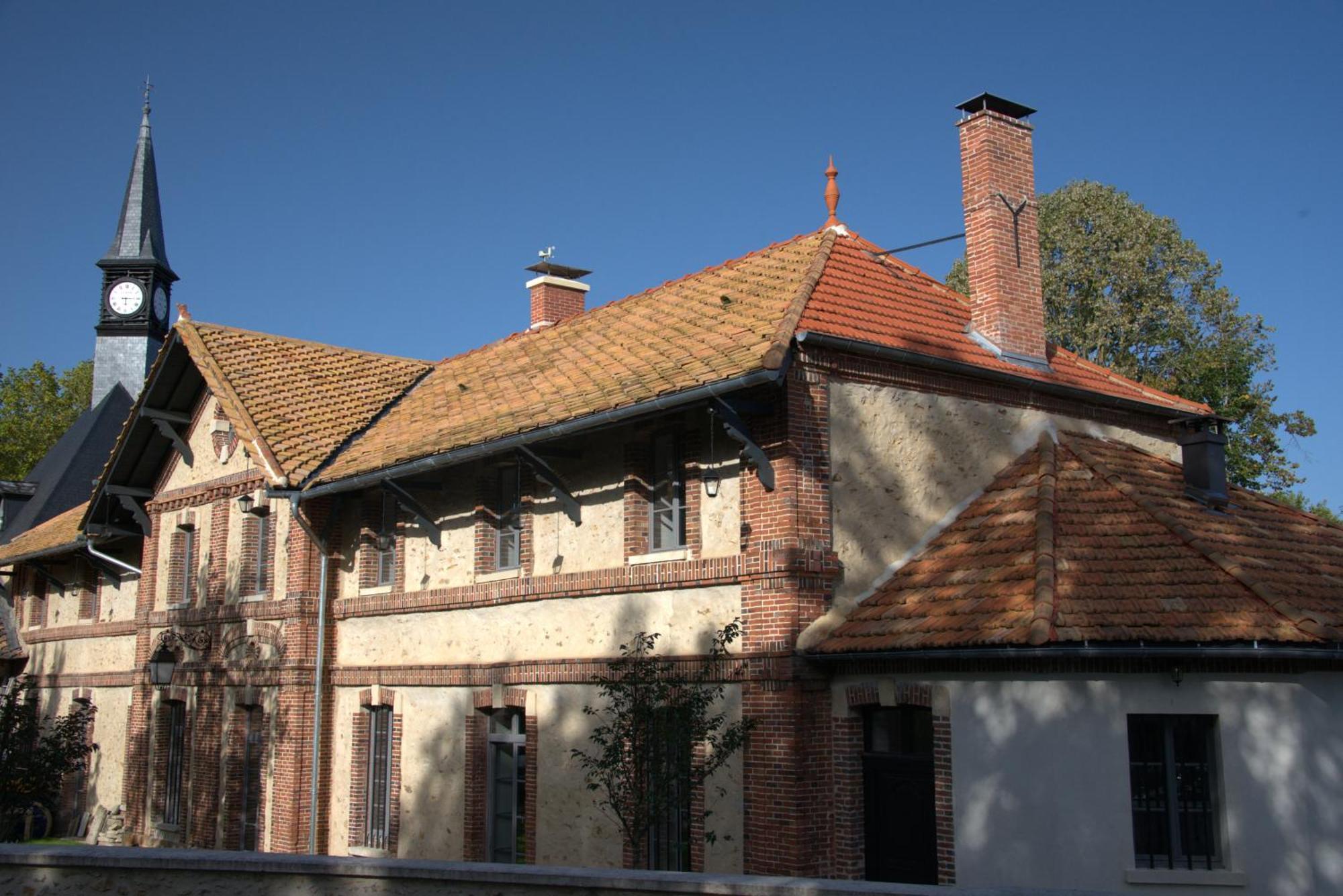 Loft Dans Le Clocher Face Au Chateau Bonnelles Exteriör bild
