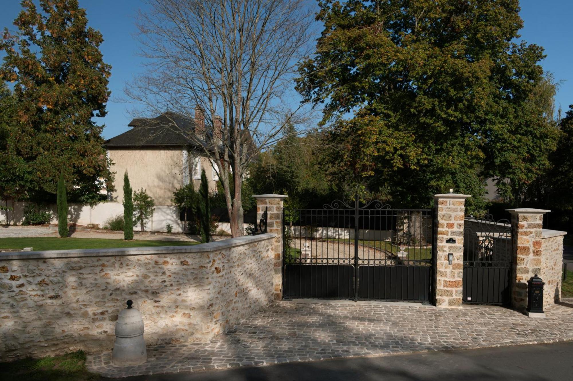 Loft Dans Le Clocher Face Au Chateau Bonnelles Exteriör bild